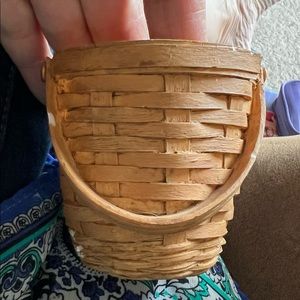 Small resin basket